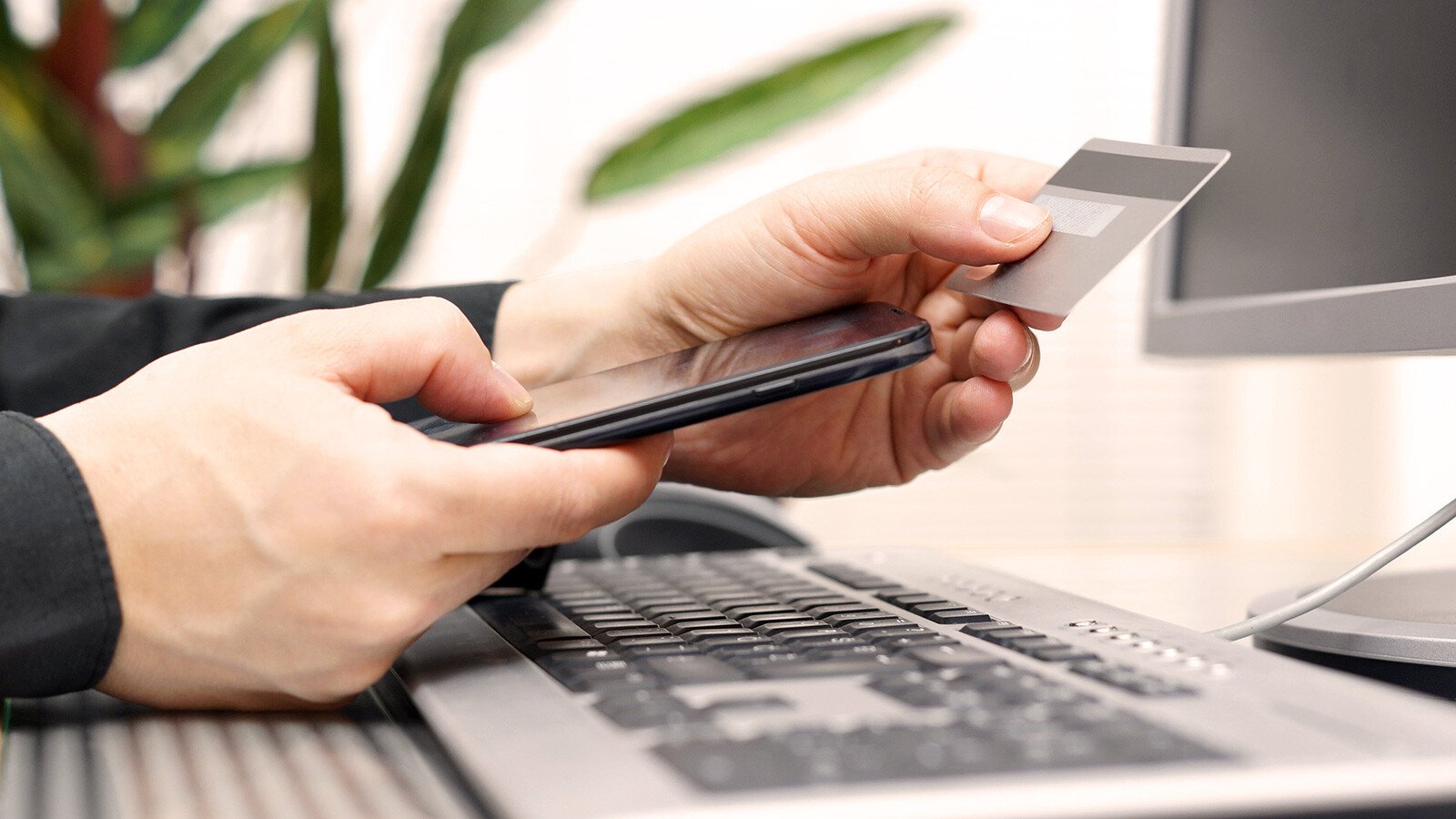credit-card-computer_DT-40823879